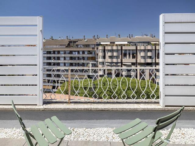 Temporal vacational rent. Available from August for 10/11 months. Excellent 3 Bedroom penthouse for rent in Les Corts, Barcelona