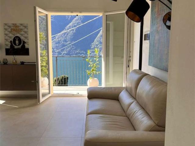 Temporary lake view rental: elegant three room flat with terrace October – April