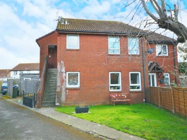 Templars Close, Bognor Regis, PO22 Studio to rent £750 pcm £173 pw
