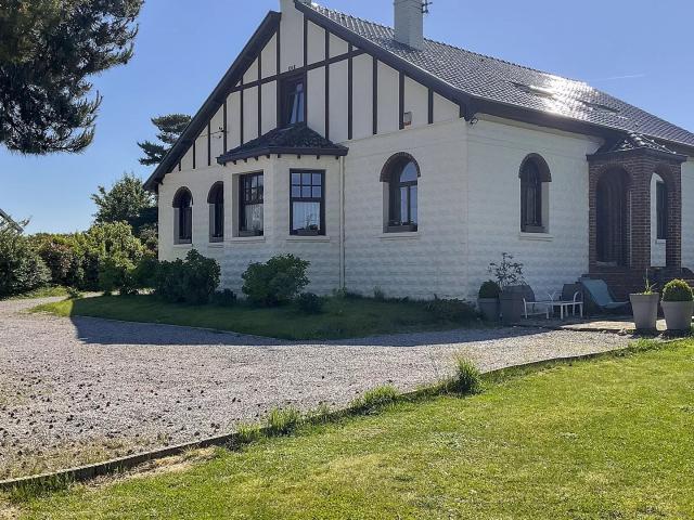 Templeuve en Pévèle – Maison de caractère – 262m² 5 chambres – Bureaux – Jardin – Sous sol