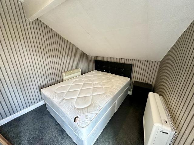 Temple Crescent, LEEDS 1 bed flat to rent £700 pcm £162 pw