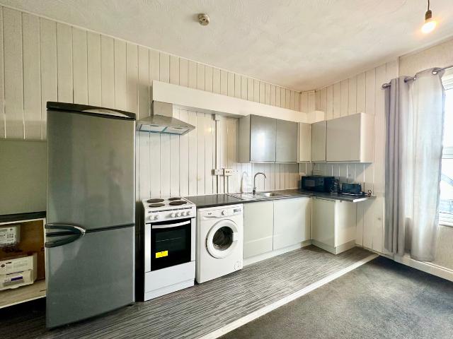 Temple Crescent, Leeds LS11, 1 bed flat to rent, £695 pcm | PrimeLocation