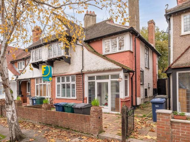 Temple Gardens, Temple Fortune, London NW11, 4 bed property to rent, £3,500 pcm | PrimeLocation