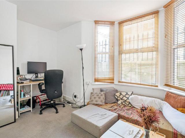 Temple Dwellings, Temple Street. 1 bed apartment to rent £2,000 pcm £462 pw