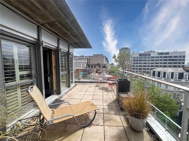 Temple House, Temple Street. 2 bed penthouse to rent £1,850 pcm £427 pw