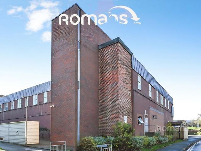 Temple Moore House, Liscombe, Bracknell RG12, 2 bed flat to rent, £1,350 pcm | PrimeLocation