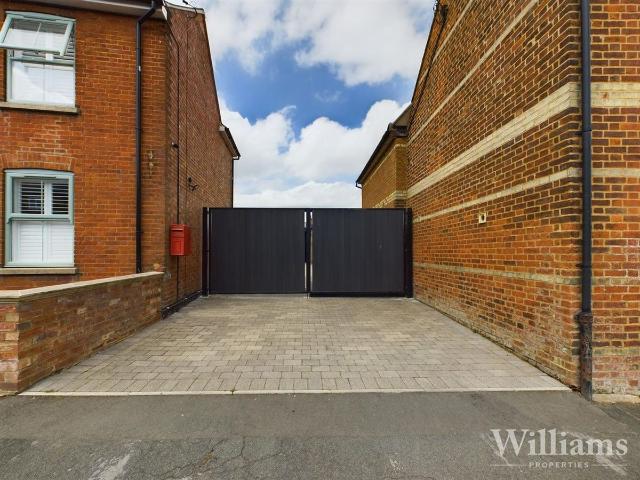 Temple Street, Quainton Road HP18, Property to rent, £1,500 pcm | PrimeLocation