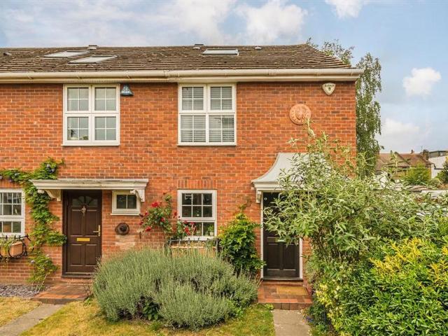 Temple Road, Kew TW9 3 bed end of terrace house £4,495 pcm £1,037 pw