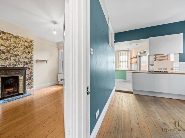 Temple Road, NW2 2 bed flat to rent £2,300 pcm £531 pw