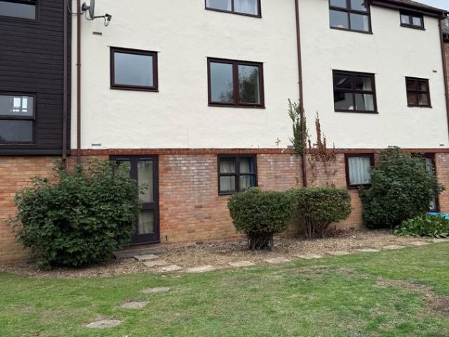 Templemead, Hamilton Court, Witham CM8, 2 bed flat to rent, £1,150 pcm | PrimeLocation