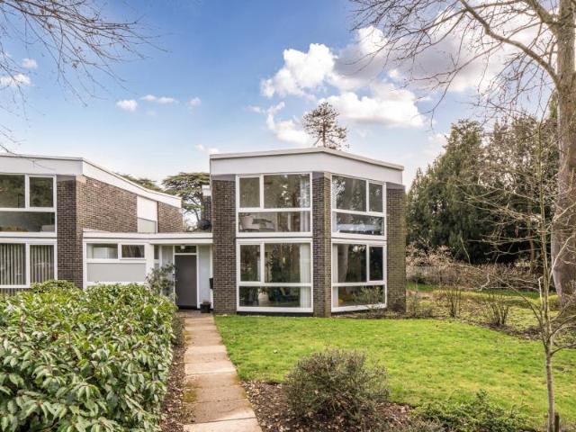Templemere, Weybridge KT13 9PA 4 bed end of terrace house to rent £3,250 pcm £750 pw