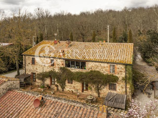 Tenuta con azienda agricola di 16 ha, agriturismo biologico. 731m² Castelnuovo Berardenga