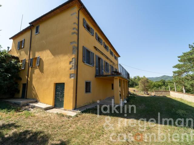 Tenuta con laghetto vicino ad Arezzo in Toscana ideale per l. 1130m² Arezzo