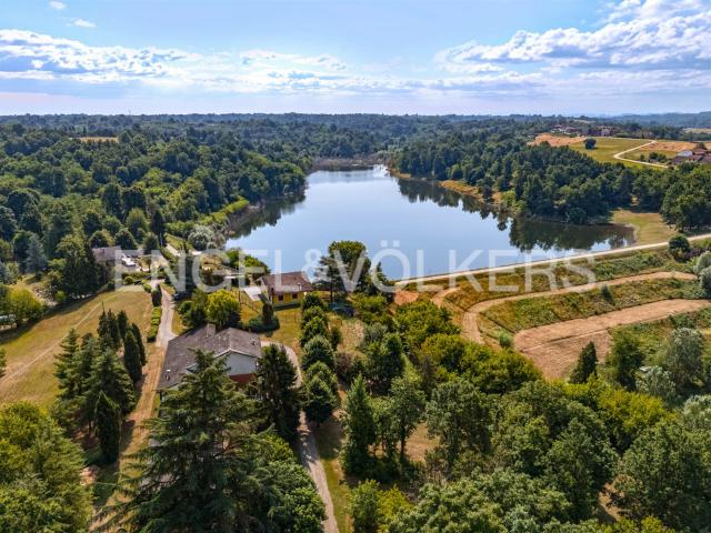 Tenuta con parco privato a due passi dal lago 675m² Pralormo