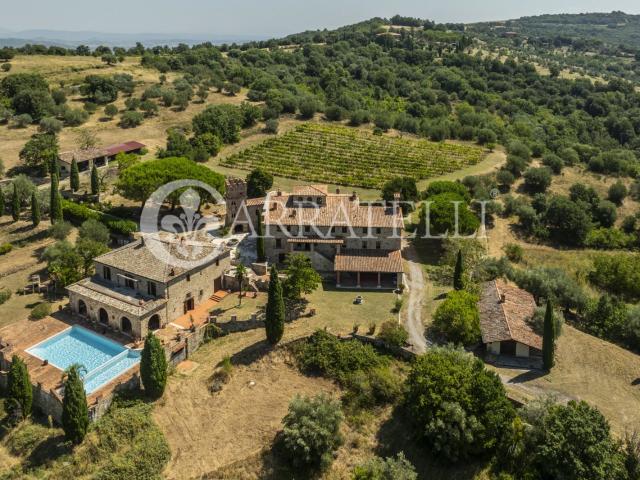 TENUTA CON VILLA DI PRESTIGIO, CASALE IN PIETRA, OLIVETO E V. 1941m² Piegaro