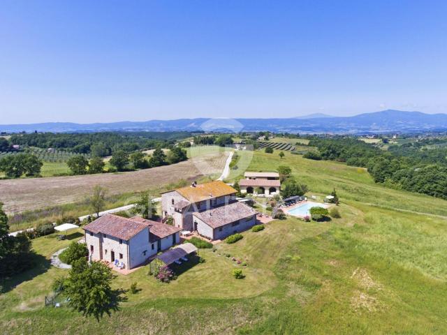 Tenuta Giallo Zafferano 810m² Montegabbione
