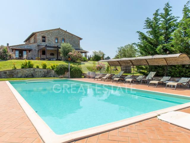 Tenuta Giallo Zafferano 810m² Montegabbione