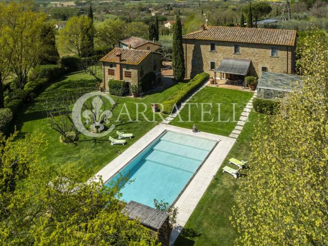 Tenuta di Prestigio con 13 Ettari, Scuderie e Casali Indipen. 1000m² Arezzo