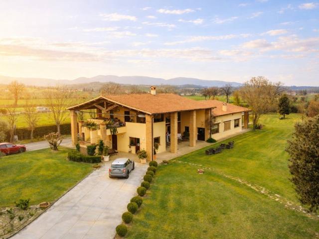 Tenuta in vendita a Spoleto 3500m² Spoleto