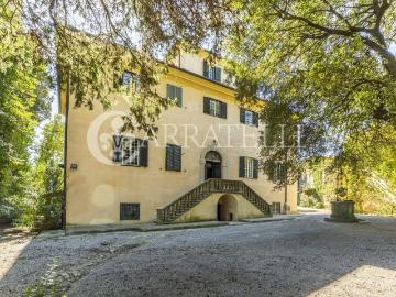 Tenuta storica con villa, fattoria e piscina sulle colline t. 1527m² Collesalvetti