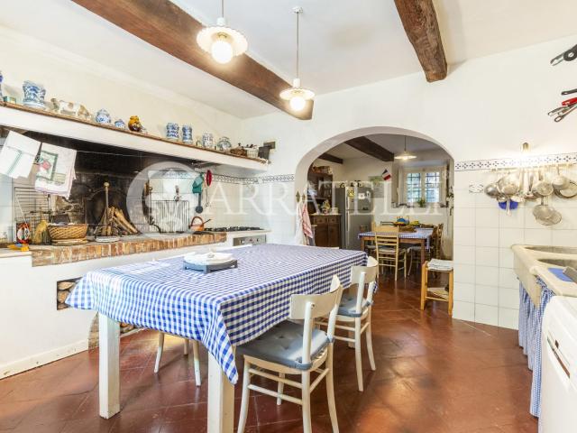 Tenuta storica con villa, fattoria e piscina sulle colline t. 1527m² Collesalvetti