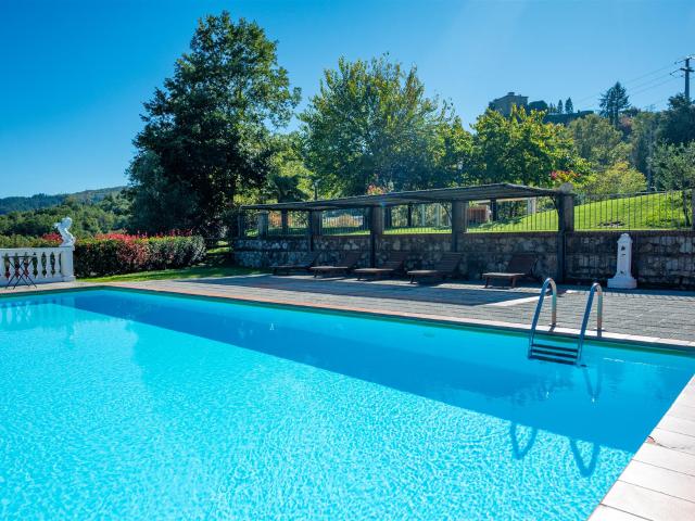 Tenuta Vinicola Agrituristica e Ristorante 800m² Camporgiano