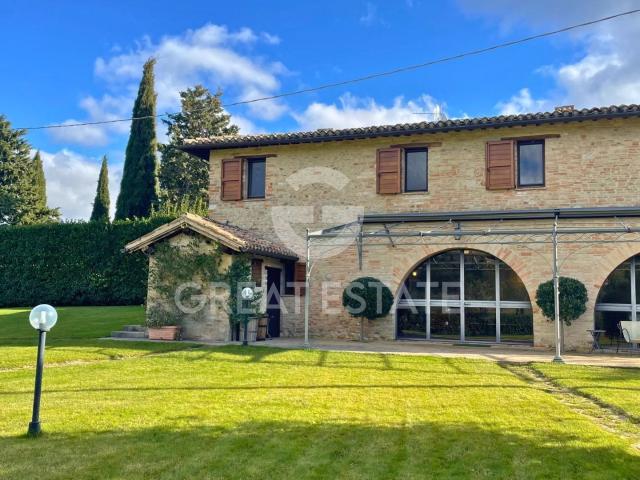 Tenuta Vinicola Sagrantino e Vista 581m² Montefalco