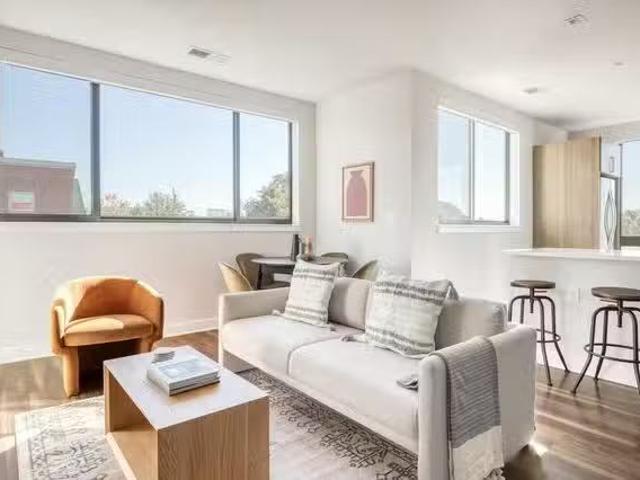 Ten at Clarendon, 3110 10th St N, Lyon Park 4 Bedroom 3 Bath