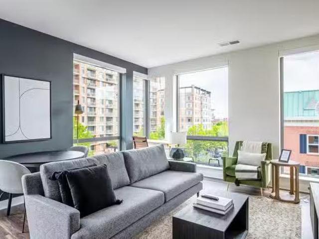 Ten at Clarendon, 3110 10th St N #528, Lyon Park 2 Bedroom.