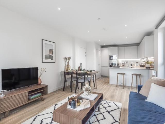 Ten Degrees, Croydon 2 bed apartment to rent £2,570 pcm £593 pw
