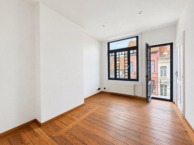 TENBOSCH / CHÂTELAIN – Superb 4 bed / 2 bath duplex