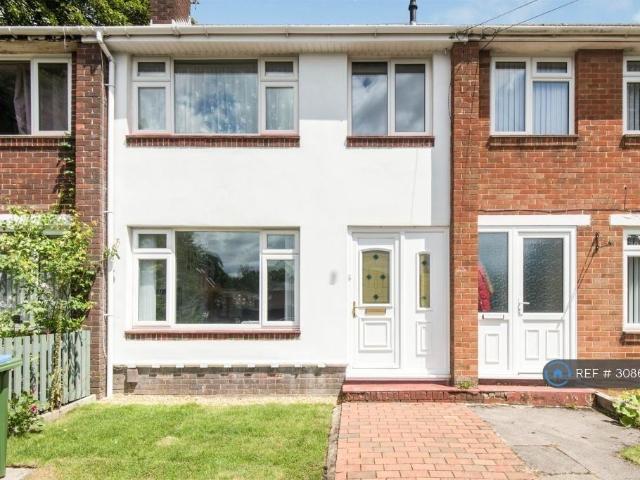 Tenby Close, Southampton, SO18 3 bed terraced house to rent £1,400 pcm £323 pw