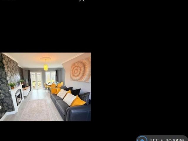 Tenby Road Keynsham, Bristol, BS31 3 bed semi detached house to rent £1,600 pcm £369 pw