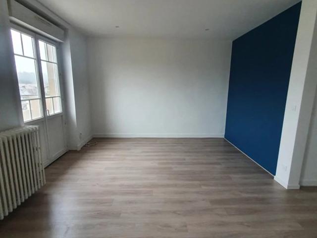 Tence 43190 – T2 traversant 46,02 m² – 2e étage – Balcon – Balnéo – Cave
