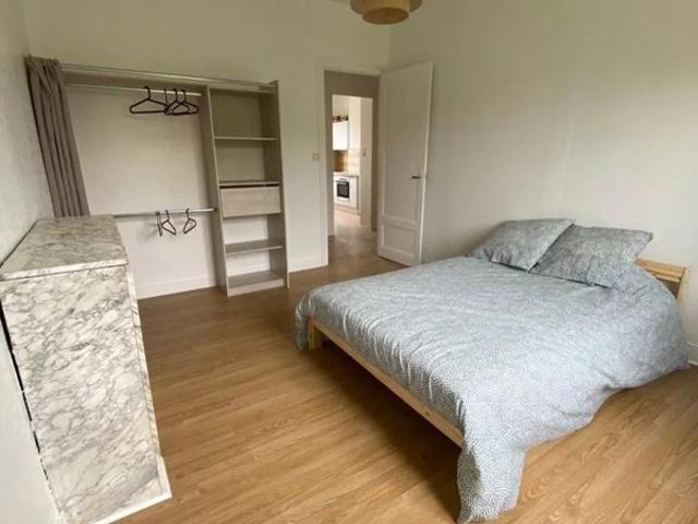 Tence 43190 – T2 de 46,89 m² avec balcon – 2e étage – Loué meublé – Traversant – Rentabilité brute cible 10,55 %