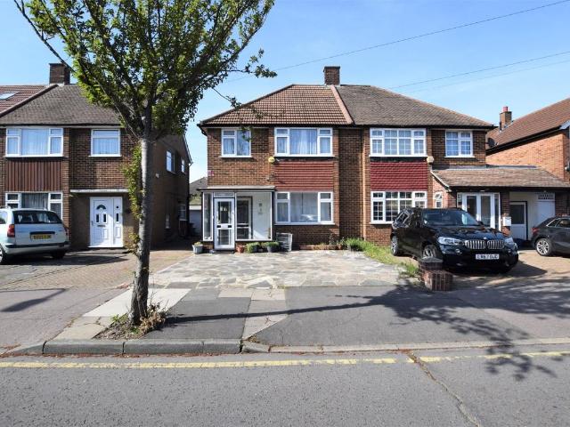 Tendring Way, Chadwell Heath RM6, 3 bed property to rent, £2,150 pcm | PrimeLocation