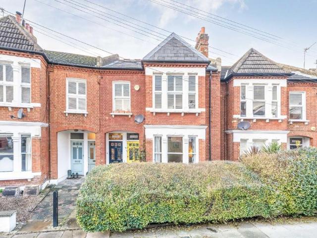 Tenham Avenue, London SW2 3 bed maisonette to rent £2,900 pcm £669 pw