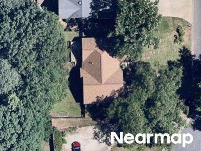 Tennis Court Ln NW