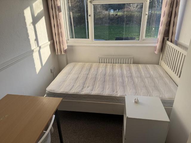 Tennyson Avenue, Canterbury, CT1 Studio to rent £575 pcm £133 pw