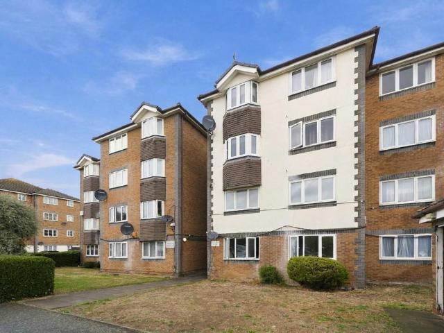 Tennyson Close, Enfield EN3 1 bed flat to rent £1,350 pcm £312 pw