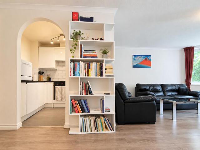 Tennyson Lodge, Oxford 2 bed apartment to rent £1,925 pcm £444 pw