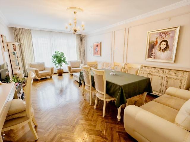 Tenor | Ayrancıda Otoparklı Ara Kat Ön Cephe Kiralık 3+1