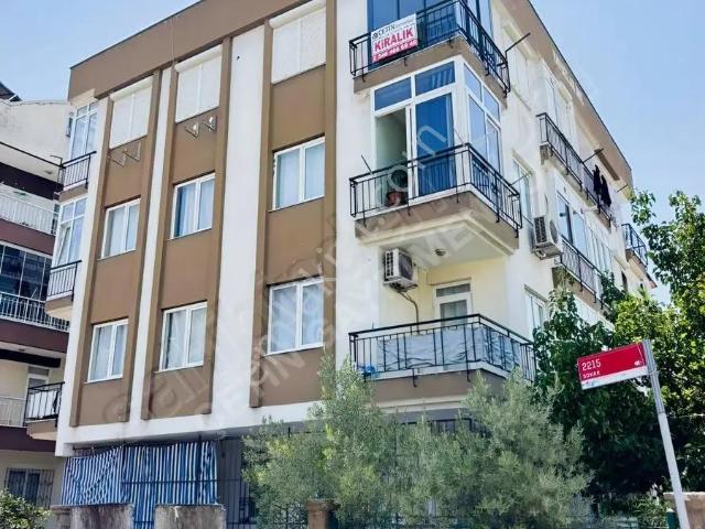 Teomanpaşada Belediye Yanı Tramvaya 100 M 2+1 Çift Balkonlu