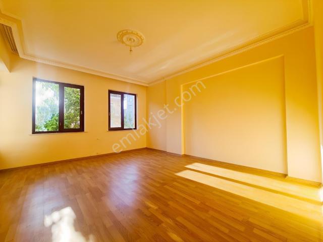 Teomanpaşa'da Katta Tek 1.kat 3+1 140 M² Tramvaya 100 Metre
