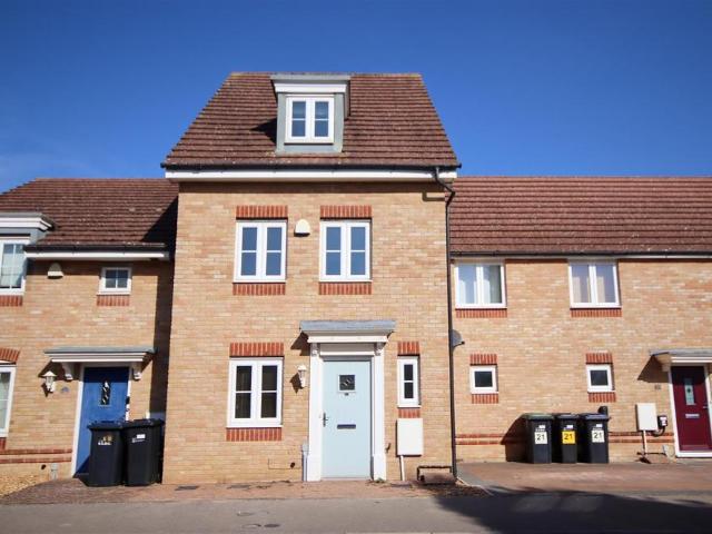 Teal Avenue, Soham CB7 3 bed townhouse to rent £1,350 pcm £312 pw