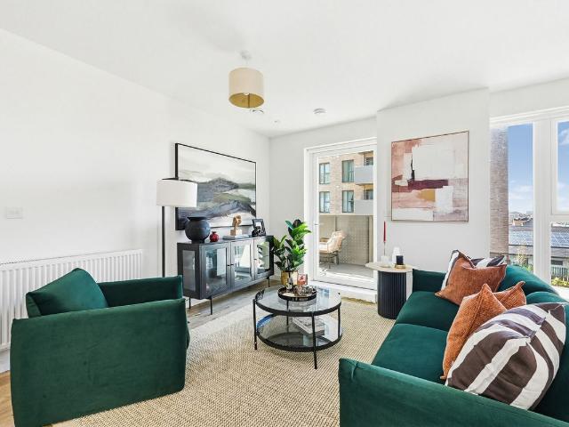 Teal Road, Ilford IG3, 2 bed flat to rent, £2,100 pcm | PrimeLocation