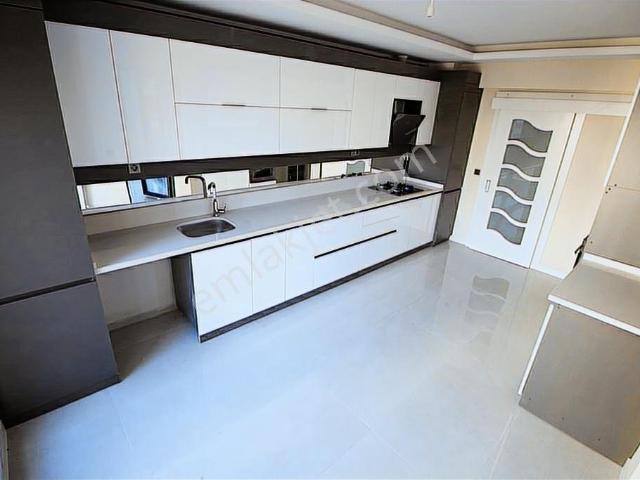 Bağlıca Merkezde Ara Kat Sıfır 4+1 Katta Tek Daire