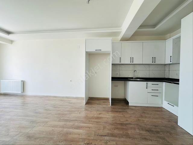 Tece Seymenli’de Deniz Manzaralı 1+1 Geniş Kiralık Daire