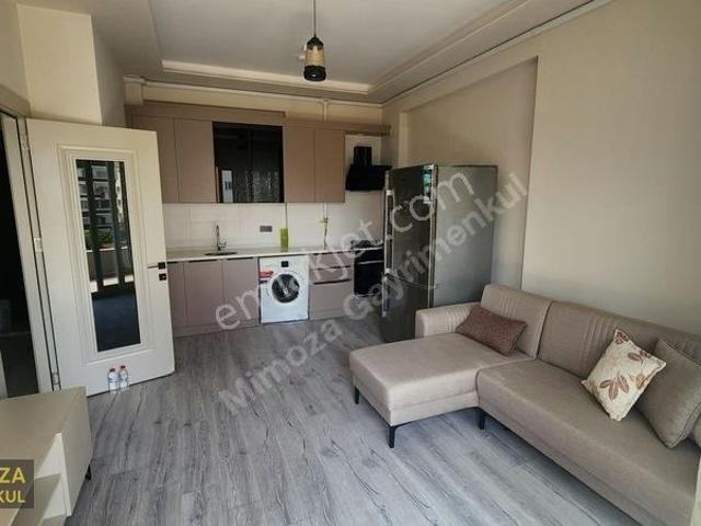 Tece'de Cadde Üzeri Havuzlu, Eşyalı 1+1 Kiralık Daire