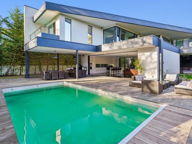 Technical Details 254m² Garches